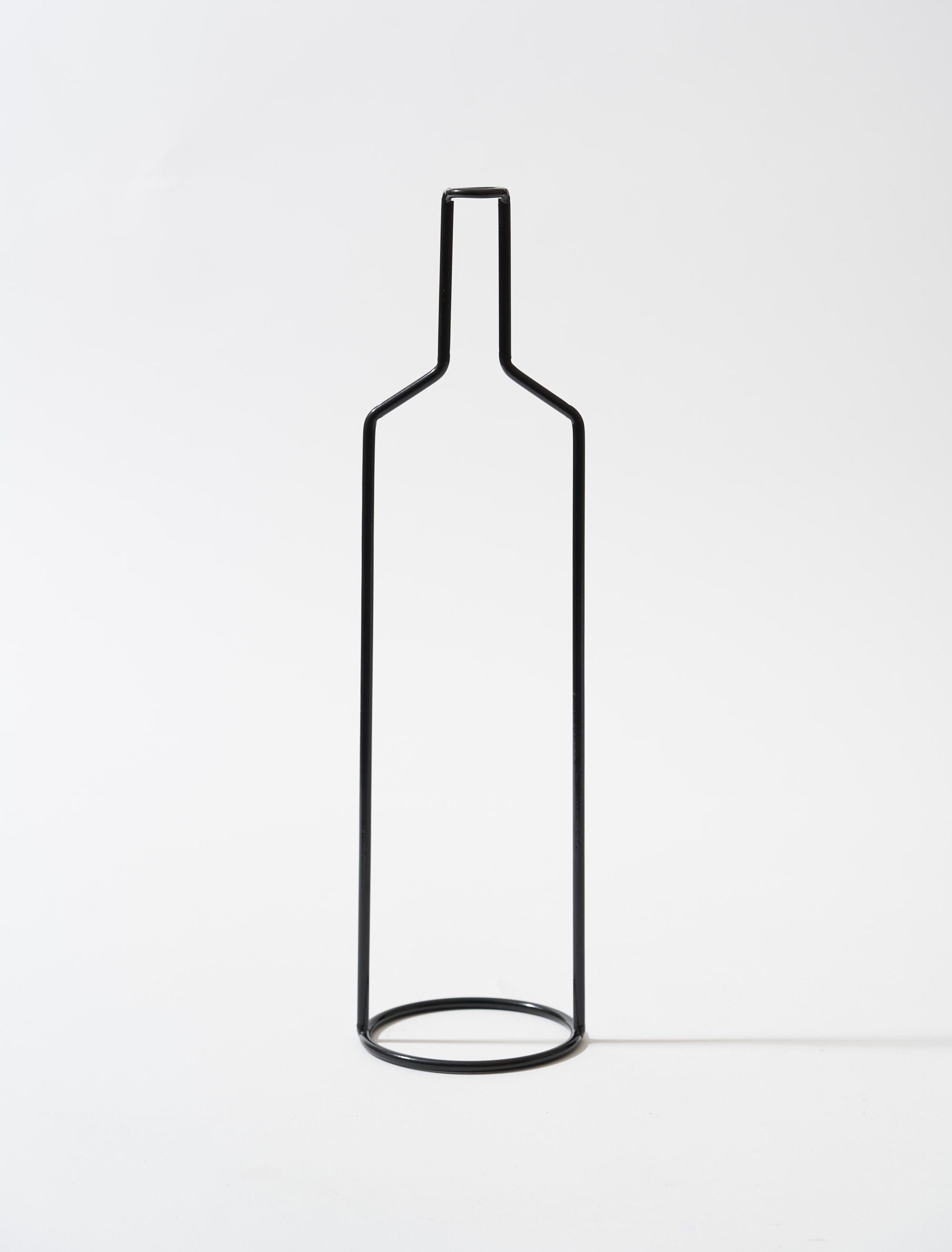Tall Black Outline Vase no1
